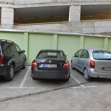 Mina Penthouse 아파트